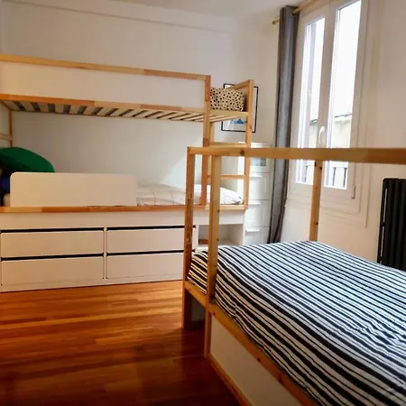 Spacious With 4 Beds Near Casco Viejo Bilbao